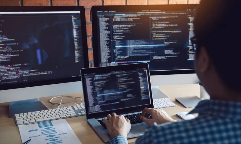 数据科学选型:R与Python如何赋能秀洲区网站建设?
